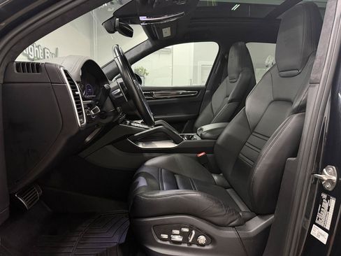 Used 2021 Porsche Cayenne Turbo AWD/4WD image 8