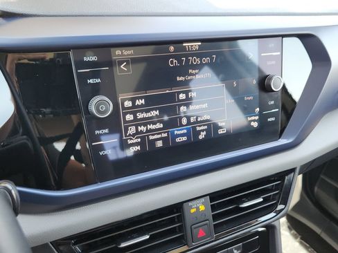 Used 2023 Volkswagen Taos SE w/ Panoramic Sunroof Package AWD/4WD image 8
