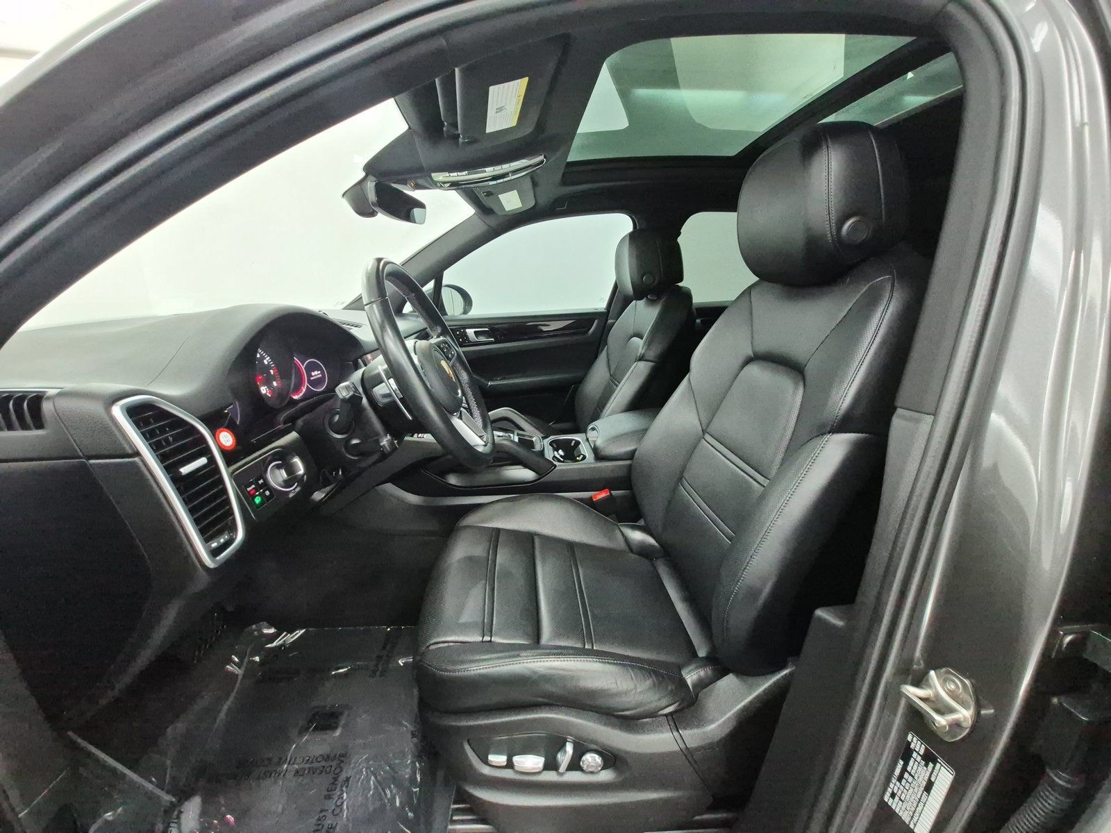 Used 2021 Porsche Cayenne AWD/4WD image 5