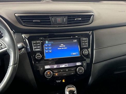 Used 2017 Nissan Rogue SV w/ SV Premium Package image 5