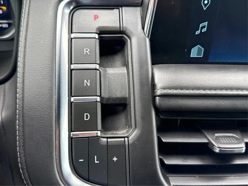 Used 2023 Chevrolet Suburban LT AWD/4WD image 46