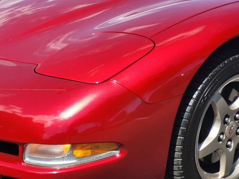Used 2004 Chevrolet Corvette Convertible w/ Preferred Equipment Group RWD image 9