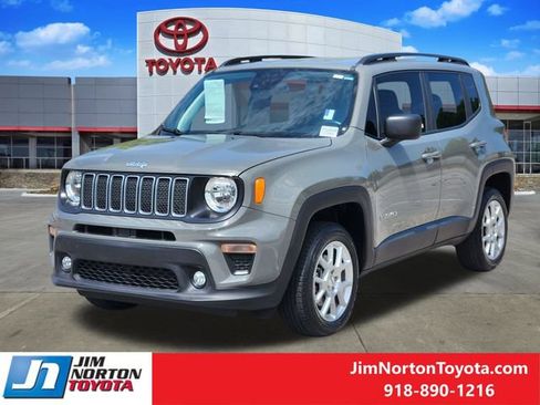 Used 2022 Jeep Renegade Latitude w/ Convenience Group AWD/4WD image 3