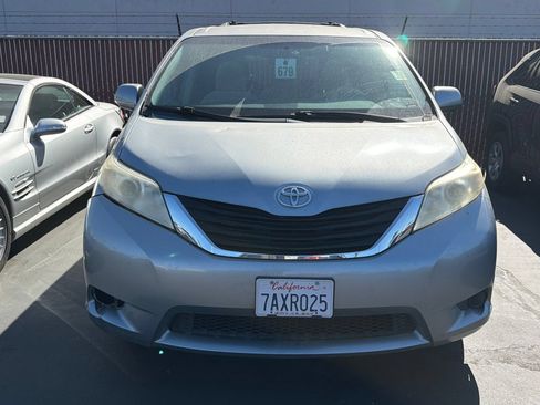 Used 2013 Toyota Sienna LE FWD image 3