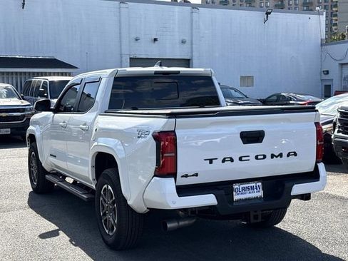 Used 2024 Toyota Tacoma TRD Sport w/ TRD Sport Upgrade Package AWD/4WD image 4