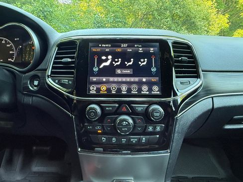 Used 2020 Jeep Grand Cherokee Limited AWD/4WD image 20