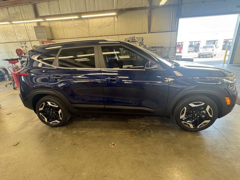 Used 2024 Kia Seltos SX w/ SX Sunroof Package AWD/4WD image 6