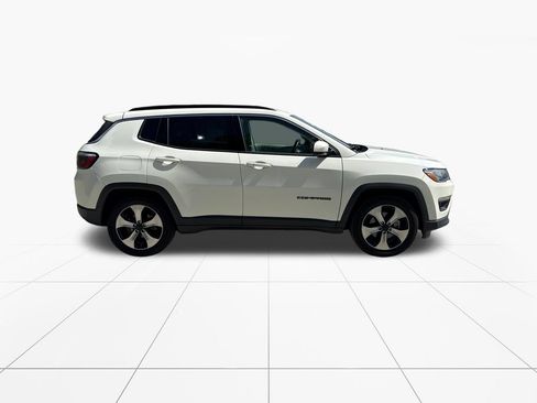 Used 2020 Jeep Compass Latitude w/ Popular Equipment Group FWD image 9