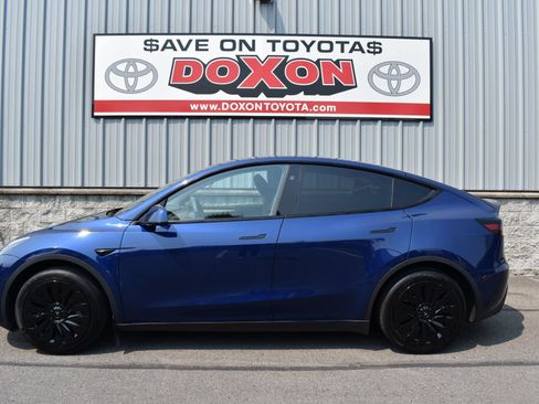 Used 2024 Tesla Model Y Long Range AWD/4WD image 4