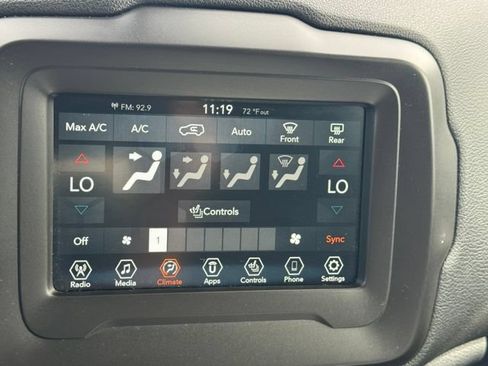 Used 2019 Jeep Renegade Latitude w/ Cold Weather Group AWD/4WD image 31
