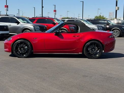 Used 2016 MAZDA MX-5 Miata Club RWD image 2