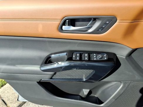 New 2026 Nissan Pathfinder Platinum AWD/4WD image 5