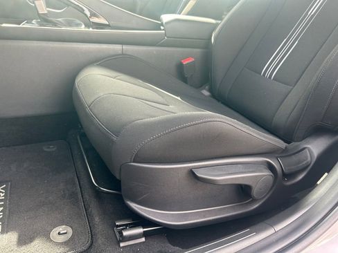 Used 2025 Hyundai Elantra SEL FWD image 14