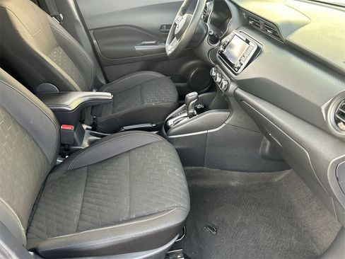 Used 2021 Nissan Kicks S image 9
