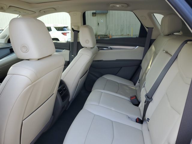 Used 2021 Cadillac XT5 Premium Luxury w/ LPO, Premium Carpet Package FWD image 15