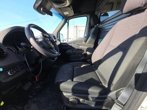 Used 2021 Mercedes-Benz Sprinter 2500 image 3