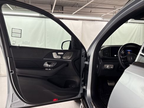 Used 2025 Mercedes-Benz GLS 450 4MATIC image 5
