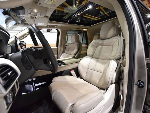 Used 2019 Lincoln Navigator Reserve AWD/4WD image 42