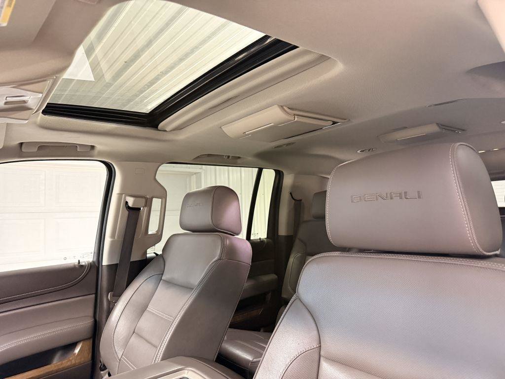 Used 2019 GMC Yukon XL Denali w/ Denali Ultimate Package AWD/4WD image 12