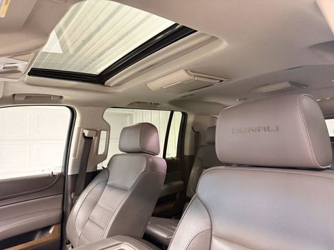 Used 2019 GMC Yukon XL Denali w/ Denali Ultimate Package AWD/4WD image 12