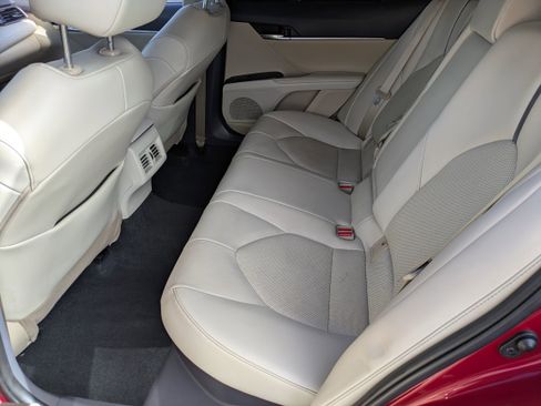 Used 2022 Toyota Camry XLE w/ Navigation Upgrade Package image 15