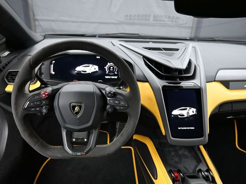 Used 2024 Lamborghini Revuelto AWD/4WD image 18