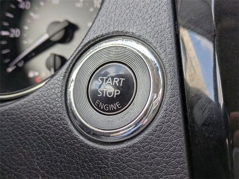 Used 2018 Nissan Rogue SL w/ Premium Package image 30