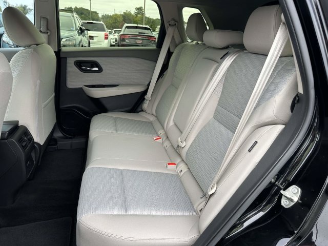 Used 2023 Nissan Rogue SV FWD image 15