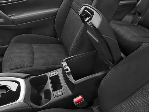 Used 2014 Nissan Rogue S FWD image 20