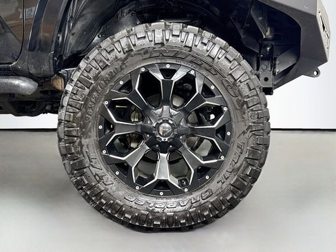 Used 2016 Toyota Tacoma SR5 w/ SR5 Appearance Package (SN) image 44