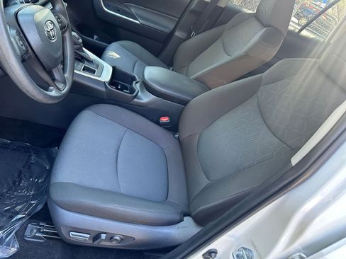 Used 2025 Toyota RAV4 XLE image 30