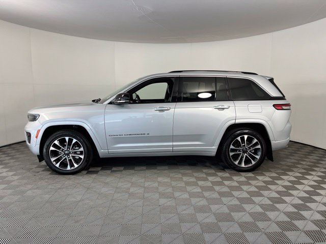 Used 2023 Jeep Grand Cherokee Overland AWD/4WD image 4