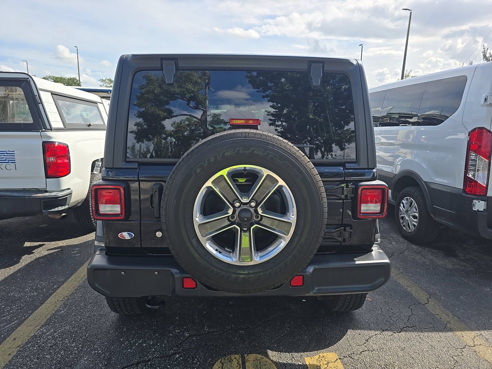 Used 2019 Jeep Wrangler Unlimited Sahara AWD/4WD image 5