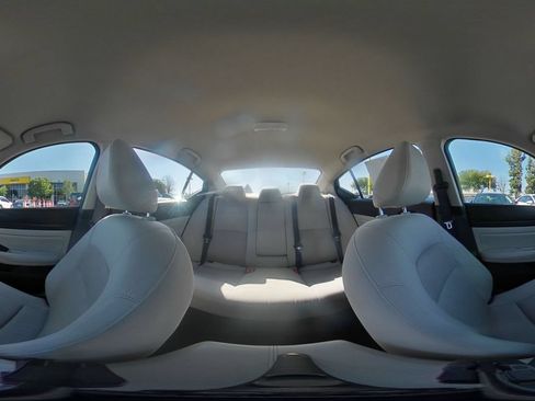 Used 2025 Nissan Altima 2.5 SV FWD image 40