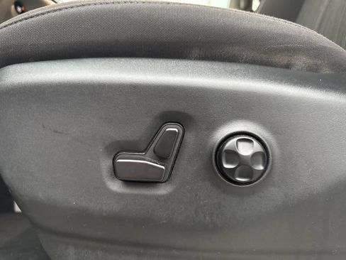 Used 2024 Chrysler Voyager LX FWD image 14