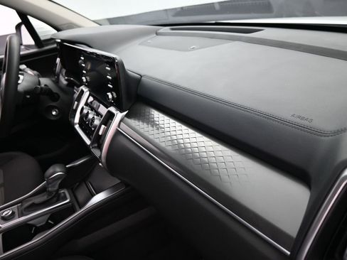 Used 2023 Kia Sorento LX image 16