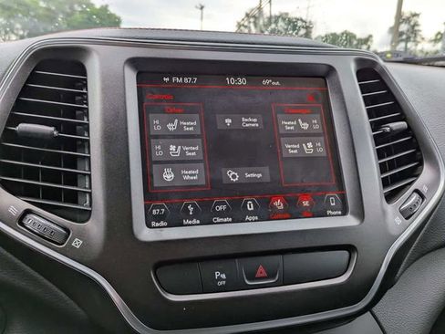 Used 2019 Jeep Cherokee Trailhawk AWD/4WD image 22