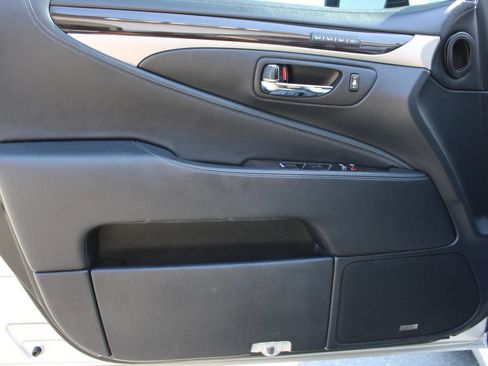 Used 2014 Lexus LS 460 w/ Comfort Package RWD image 5