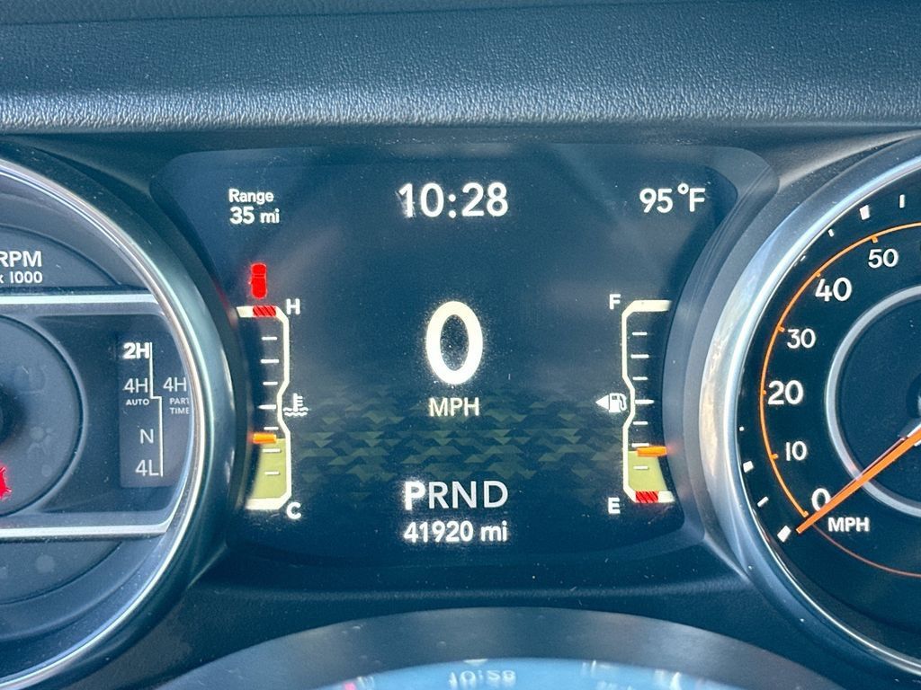 Used 2022 Jeep Wrangler Unlimited Sahara AWD/4WD image 12