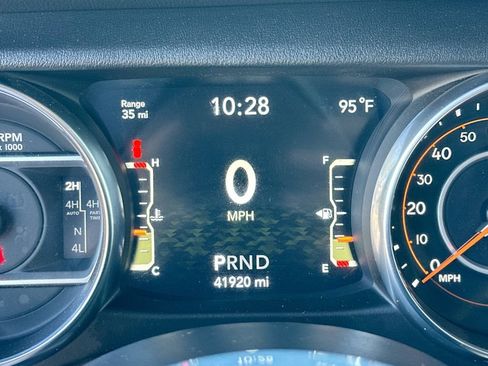 Used 2022 Jeep Wrangler Unlimited Sahara AWD/4WD image 12