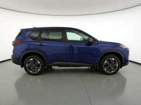 Used 2025 Nissan Rogue SV image 11