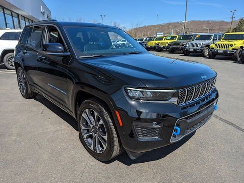 Used 2022 Jeep Grand Cherokee Overland w/ Luxury Tech Group IV image 2