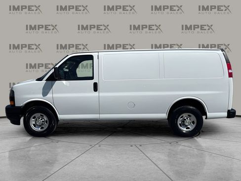 Used 2021 Chevrolet Express 2500 w/ Driver Convenience Package RWD image 2