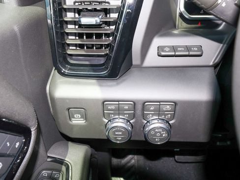 New 2026 GMC Sierra 3500 AT4 w/ AT4 Premium Plus Package AWD/4WD image 27