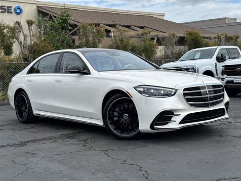 Used 2023 Mercedes-Benz S 500 4MATIC image 2
