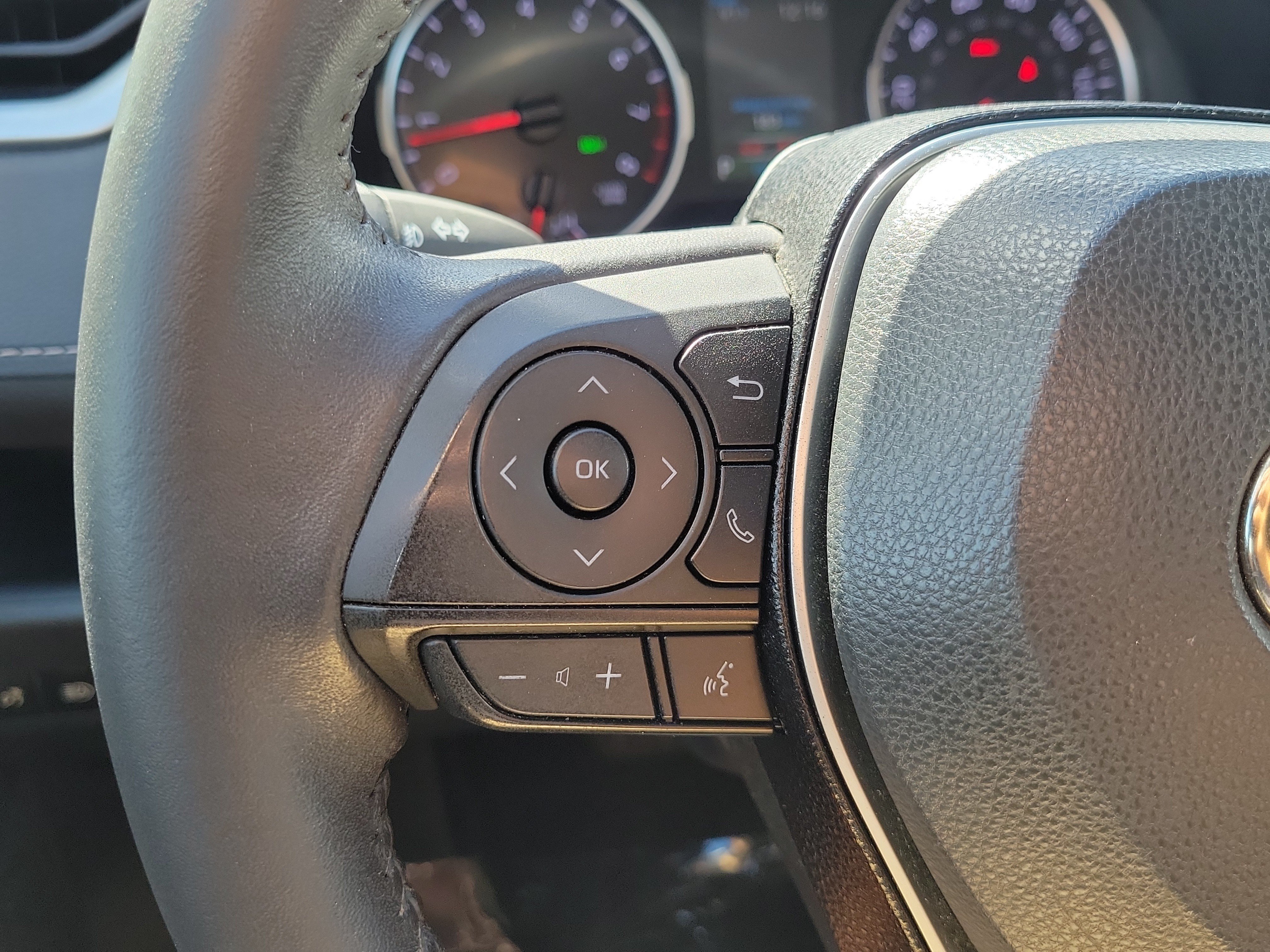 Used 2021 Toyota RAV4 XLE Premium FWD image 25