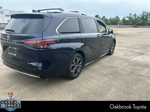Used 2025 Toyota Sienna Platinum AWD/4WD image 4