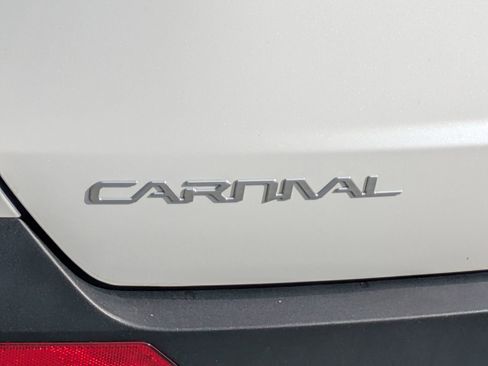 Used 2025 Kia Carnival SX Prestige image 34