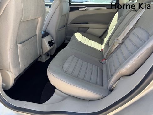 Used 2019 Ford Fusion SE FWD image 13