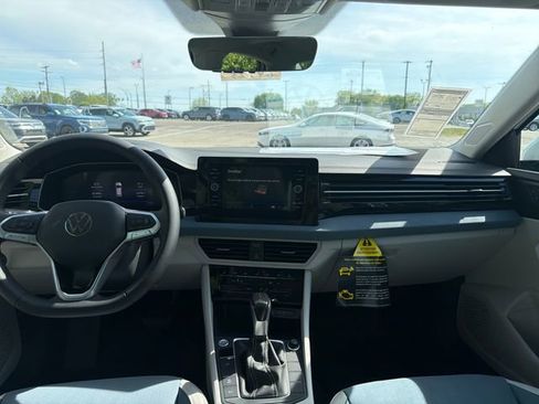 New 2026 Volkswagen Jetta SE FWD image 12